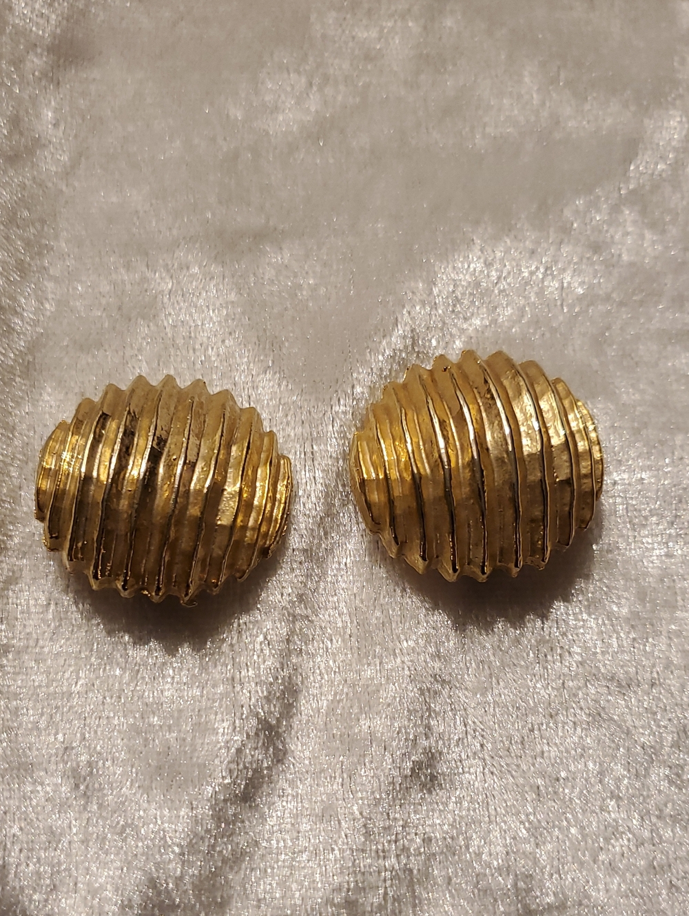 Vintage Gold Tone Circle Textured Shoe Clips